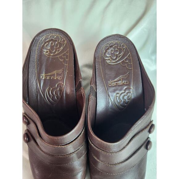 Dansko Mules slide on leather shoe with button detail sz 40 - 9.5/10 boho office - Picture 4 of 8